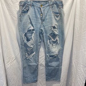 American Eagle distressed tomgirl jean size 16 regular